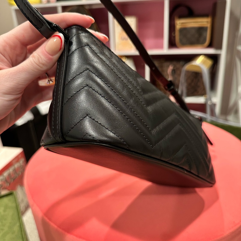 Gucci Calfskin Matelasse Chevron Monochrome GG Marmont Sling Shoulder Bag Black - Picture 10 of 16